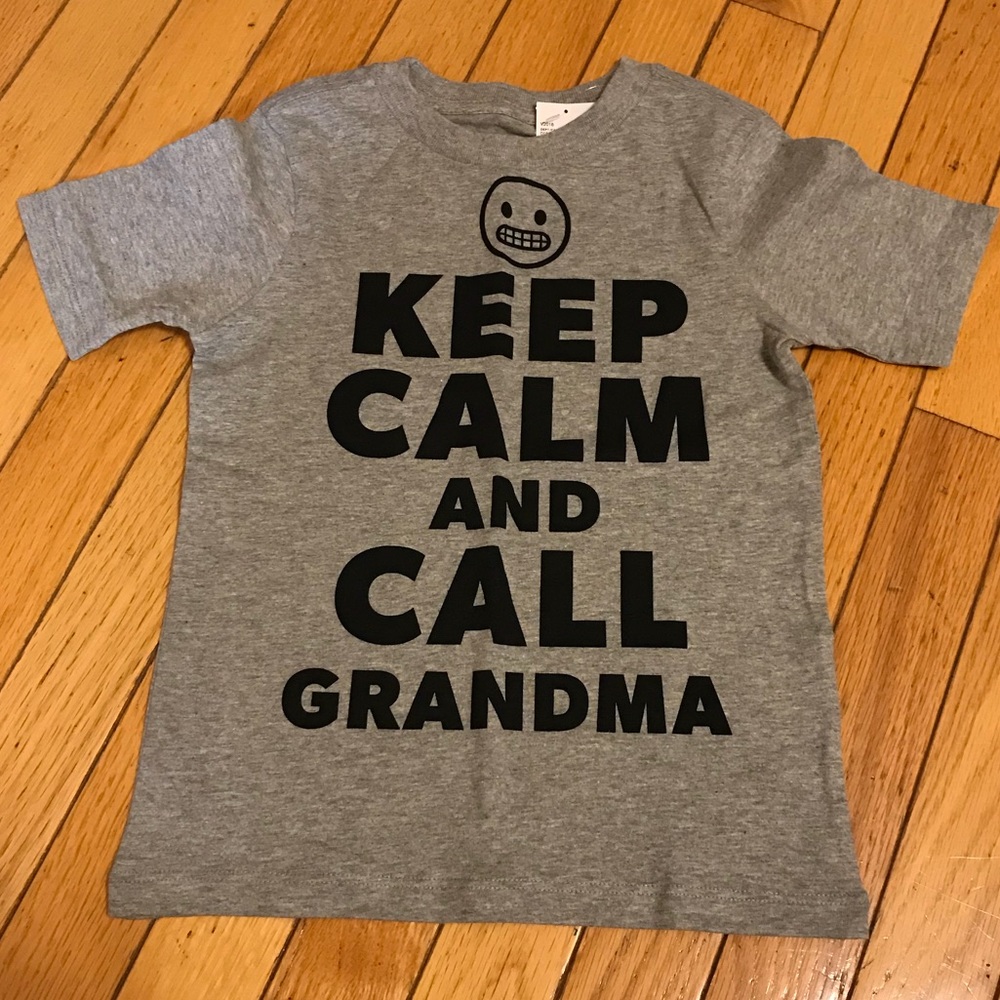 ⭐️KEEP CALM & CALL GRANDMA TEE